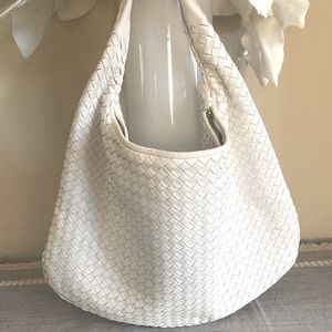 BOTTEGA VENETA
Nappa Intrecciato Large Veneta Hobo